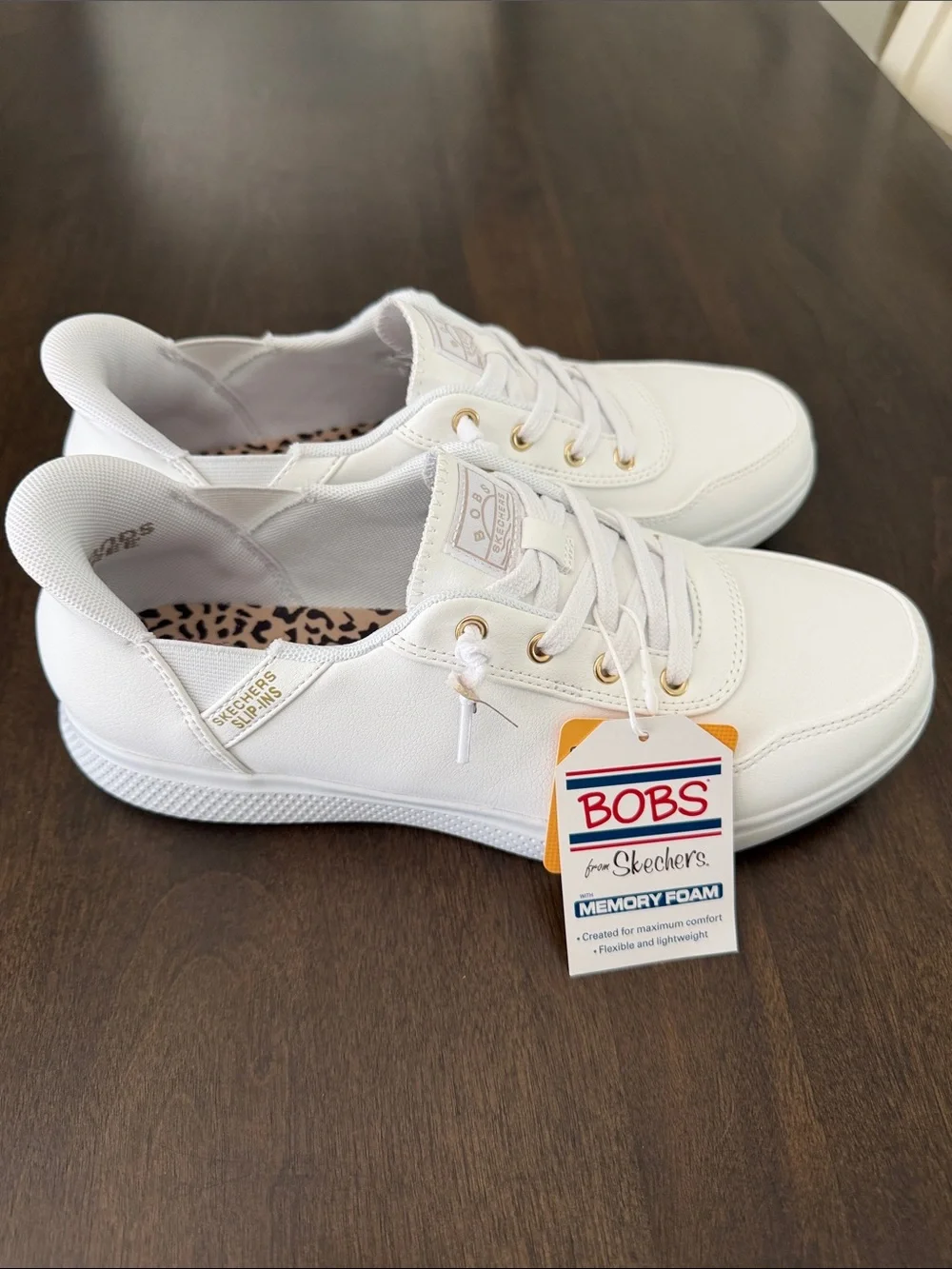 NWT Bobs Skechers White Low-Top Slip-On Sneakers with Gold Eyelets Size 9 - Picture 2 of 6